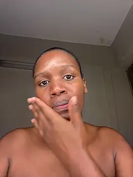 Snapshot of Kinkyy_ chatting on 02-18-25, 01:10 Kinkyy online show from 02-18-25, 01:10