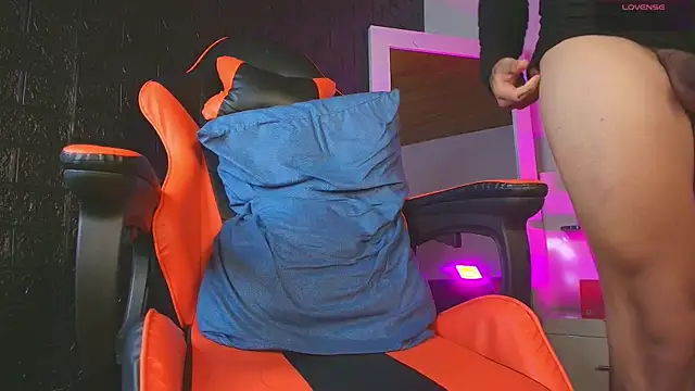 Snapshot of charlotte_cruzx chatting on 10-26-25, 07:25 charlotte cruzx online show from 10-26-25, 07:25