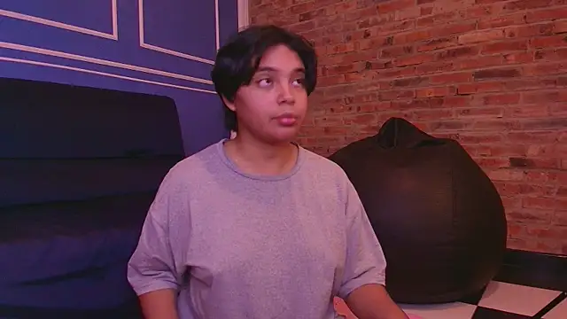 Emmapark  online show from 11-03-25, 02:02