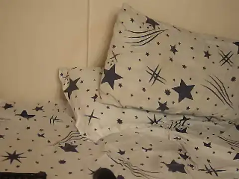 Snapshot of Novah_ chatting on 12-15-24, 04:40 Novah online show from 12-15-24, 04:40