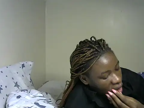 Snapshot of Novah_ chatting on 09-19-25, 02:18 Novah online show from 09-19-25, 02:18