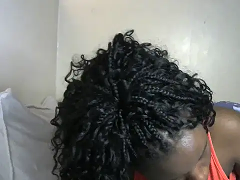 Snapshot of Novah_ chatting on 10-13-25, 02:06 Novah online show from 10-13-25, 02:06