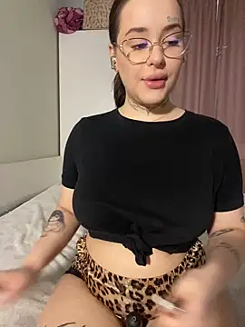 Snapshot of fuckdoll_18 chatting on 01-25-25, 12:37 fuckdoll 18 online show from 01-25-25, 12:37