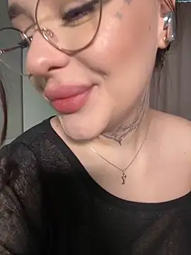 Snapshot of fuckdoll_18 chatting on 03-05-25, 12:22 fuckdoll 18 online show from 03-05-25, 12:22