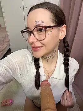 Snapshot of fuckdoll_18 chatting on 11-30-25, 08:18 fuckdoll 18 online show from 11-30-25, 08:18