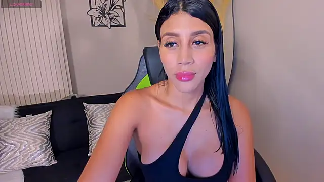 Snapshot of CharlotteCox_ chatting on 11-03-25, 08:21 CharlotteCox online show from 11-03-25, 08:21