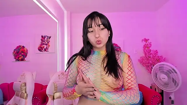 Snapshot of Miss_dolly_ chatting on 12-13-24, 01:01 Miss dolly online show from 12-13-24, 01:01