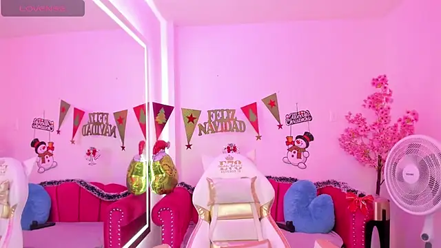 Snapshot of Miss_dolly_ chatting on 12-15-24, 12:28 Miss dolly online show from 12-15-24, 12:28