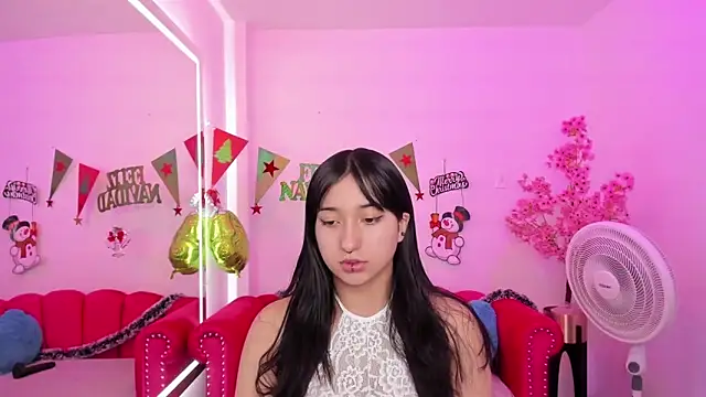 Snapshot of Miss_dolly_ chatting on 12-28-24, 12:24 Miss dolly online show from 12-28-24, 12:24