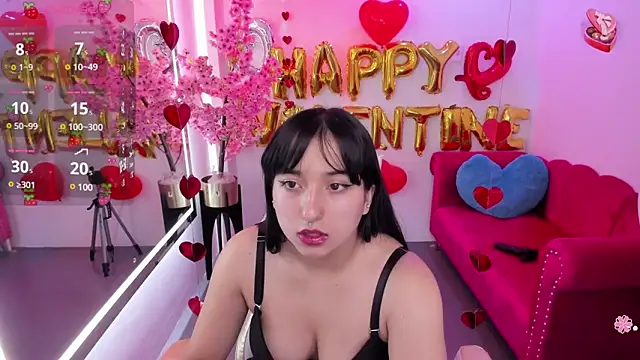 Snapshot of Miss_dolly_ chatting on 02-15-25, 12:33 Miss dolly online show from 02-15-25, 12:33