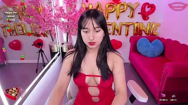 Snapshot of Miss_dolly_ chatting on 02-19-25, 12:33 Miss dolly online show from 02-19-25, 12:33