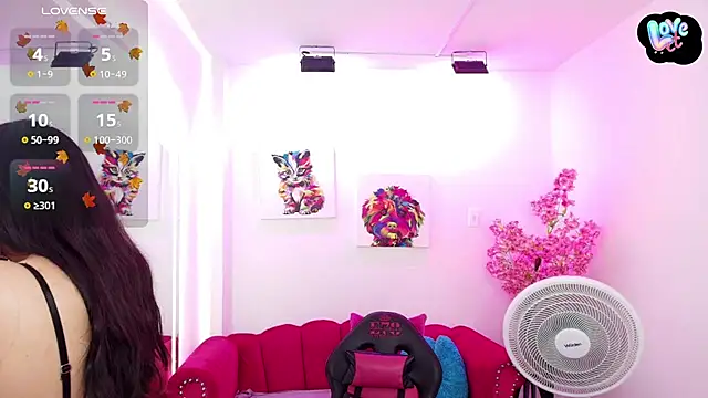 Snapshot of Miss_dolly_ chatting on 10-28-25, 12:41 Miss dolly online show from 10-28-25, 12:41