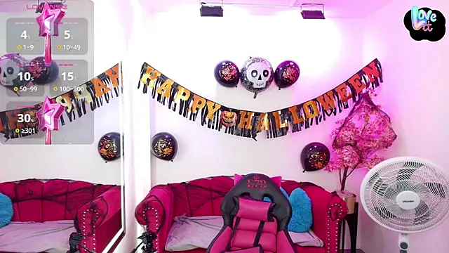 Snapshot of Miss_dolly_ chatting on 10-30-25, 12:17 Miss dolly online show from 10-30-25, 12:17