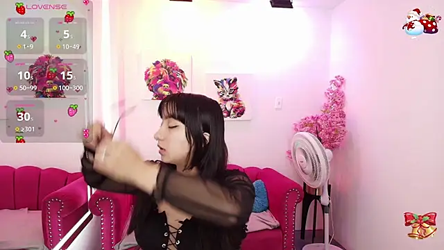 Snapshot of Miss_dolly_ chatting on 11-20-25, 12:27 Miss dolly online show from 11-20-25, 12:27