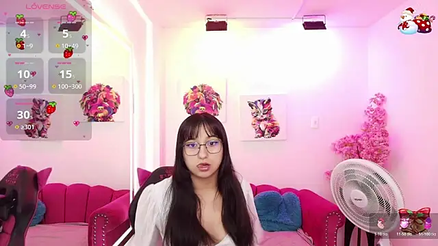 Snapshot of Miss_dolly_ chatting on 11-21-25, 12:37 Miss dolly online show from 11-21-25, 12:37