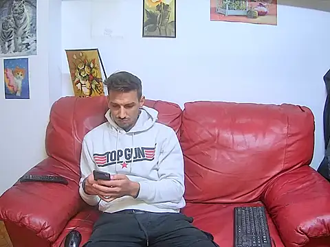 Snapshot of GiorgieUps chatting on 10-27-25, 02:15 GiorgieUps online show from 10-27-25, 02:15
