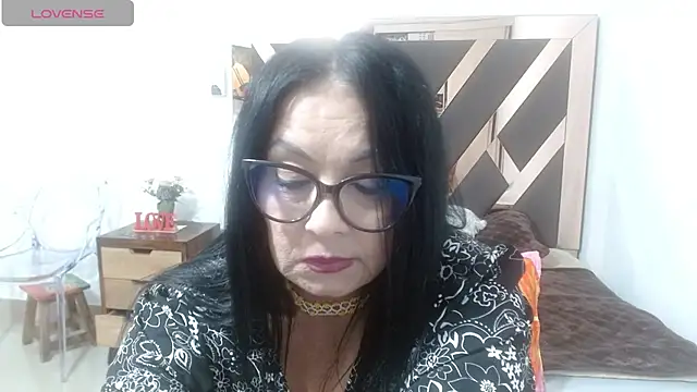 lindaesmeralda online show from 03-18-26, 04:54