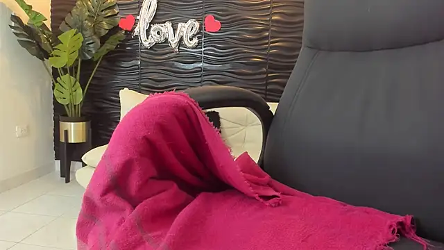 Snapshot of sofia_44 chatting on 02-26-25, 01:21 sofia 44 online show from 02-26-25, 01:21