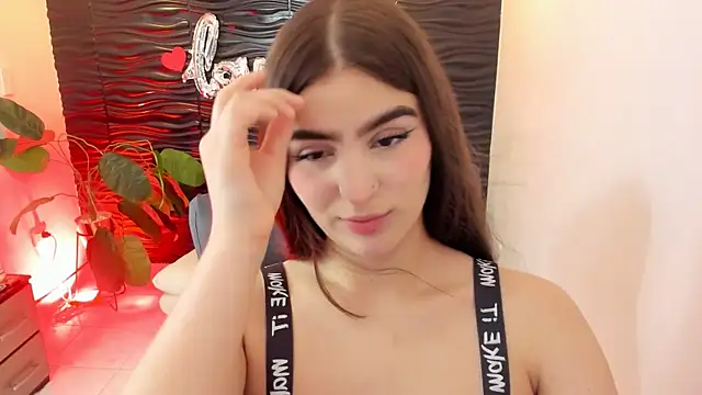 Snapshot of sofia_44 chatting on 10-06-25, 01:52 sofia 44 online show from 10-06-25, 01:52