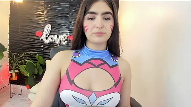 Snapshot of sofia_44 chatting on 10-31-25, 02:18 sofia 44 online show from 10-31-25, 02:18