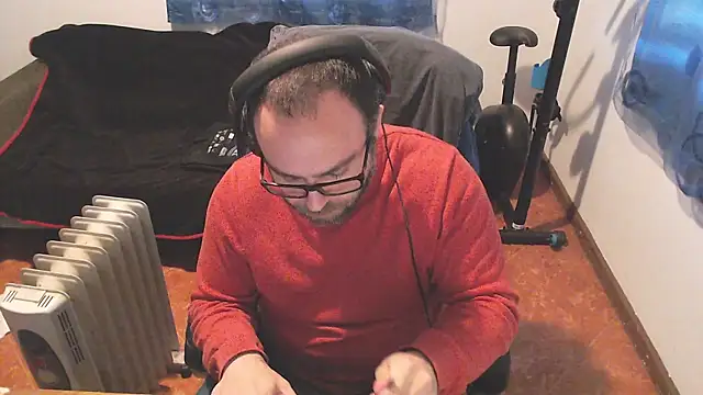 Snapshot of ravingr4d4 chatting on 02-14-25, 12:14 ravingr4d4 online show from 02-14-25, 12:14