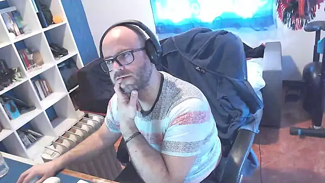 Snapshot of ravingr4d4 chatting on 03-05-25, 12:11 ravingr4d4 online show from 03-05-25, 12:11