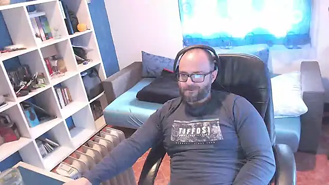 Snapshot of ravingr4d4 chatting on 03-18-25, 12:14 ravingr4d4 online show from 03-18-25, 12:14