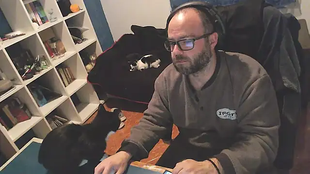 Snapshot of ravingr4d4 chatting on 03-21-25, 12:40 ravingr4d4 online show from 03-21-25, 12:40