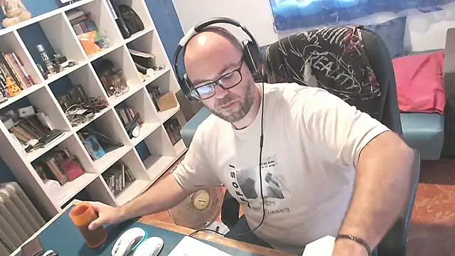 Snapshot of ravingr4d4 chatting on 09-17-25, 01:35 ravingr4d4 online show from 09-17-25, 01:35