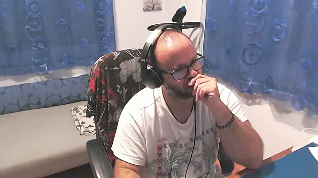 Snapshot of ravingr4d4 chatting on 10-02-25, 10:28 ravingr4d4 online show from 10-02-25, 10:28