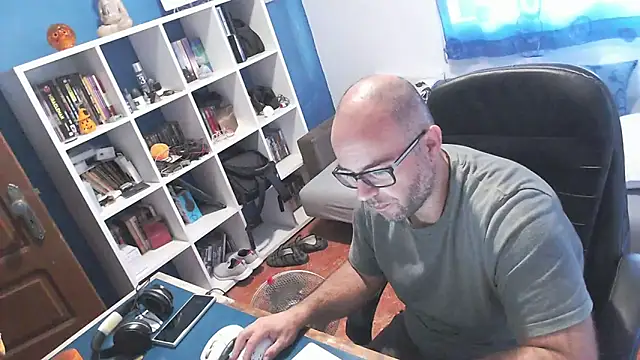 Snapshot of ravingr4d4 chatting on 10-13-25, 08:03 ravingr4d4 online show from 10-13-25, 08:03