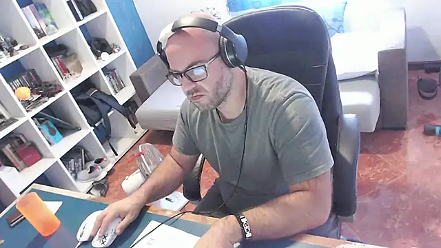 Snapshot of ravingr4d4 chatting on 10-14-25, 10:27 ravingr4d4 online show from 10-14-25, 10:27