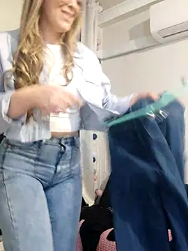 Snapshot of Daniela77771 chatting on 09-14-25, 01:27 Daniela77771 online show from 09-14-25, 01:27