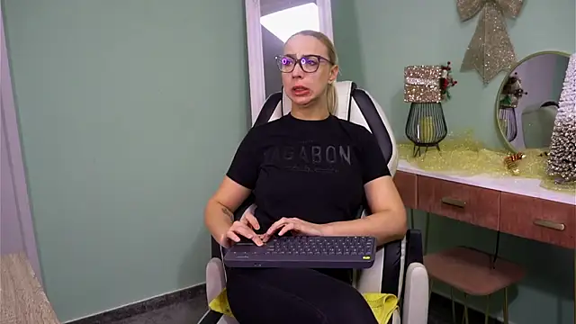 CelineConner online show from 12-21-24, 05:36