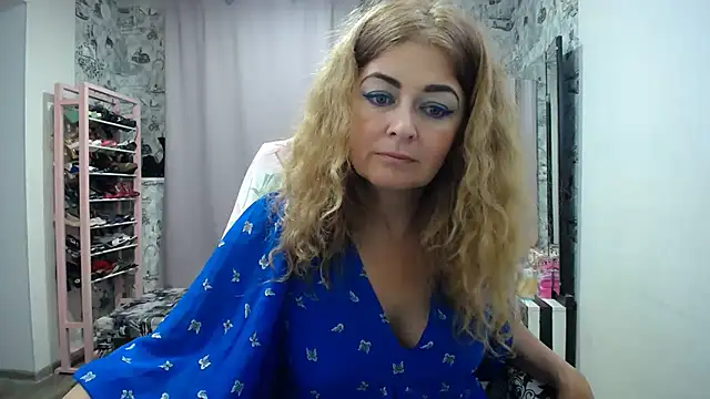 Snapshot of Helen1974 chatting on 07-10-26, 09:39 Helen1974 online show from 07-10-26, 09:39