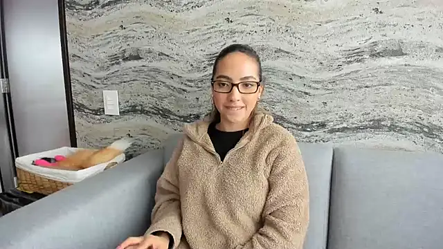 Sophi  a online show from 02-11-25, 07:48