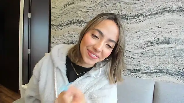 Sophi  a online show from 03-19-25, 08:22