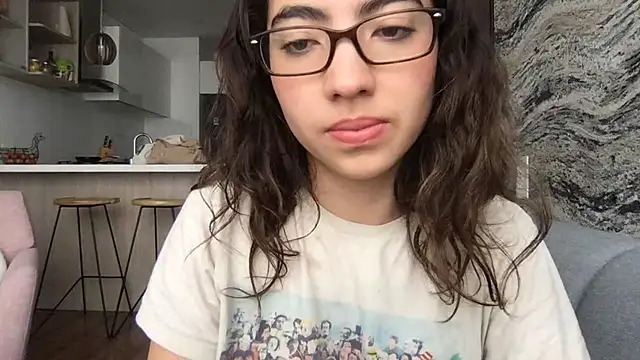 Sophi  a online show from 03-27-26, 02:17