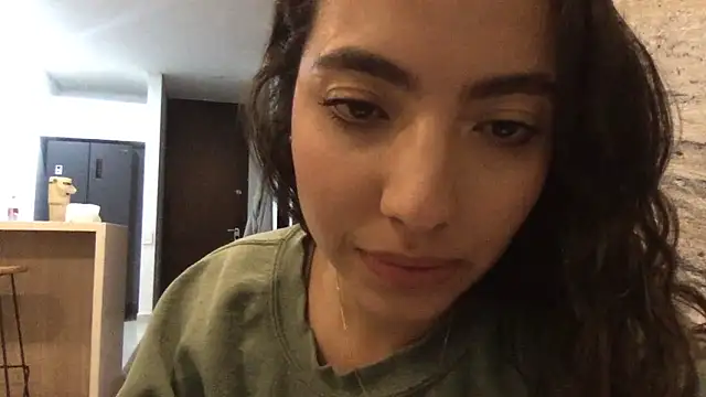 Sophi  a online show from 04-06-26, 11:38