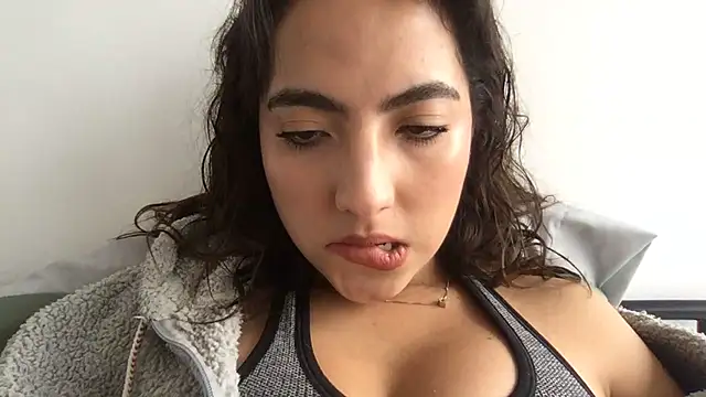 Sophi  a online show from 04-19-26, 07:38