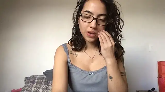 Snapshot of Sophi__a chatting on 07-25-26, 06:16 Sophi a online show from 07-25-26, 06:16