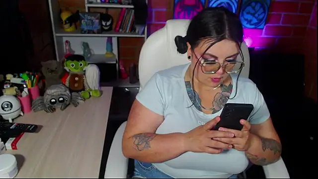 Snapshot of juliette_rd chatting on 09-26-25, 03:32 juliette rd online show from 09-26-25, 03:32