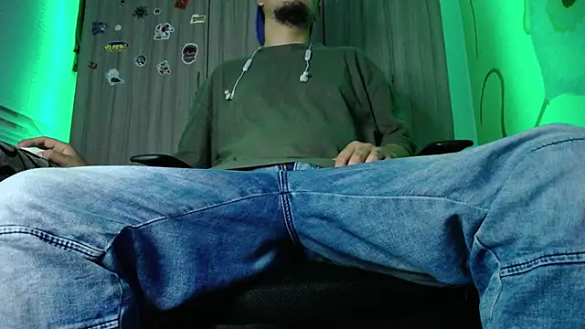 zacwatson  online show from 12-22-24, 03:00