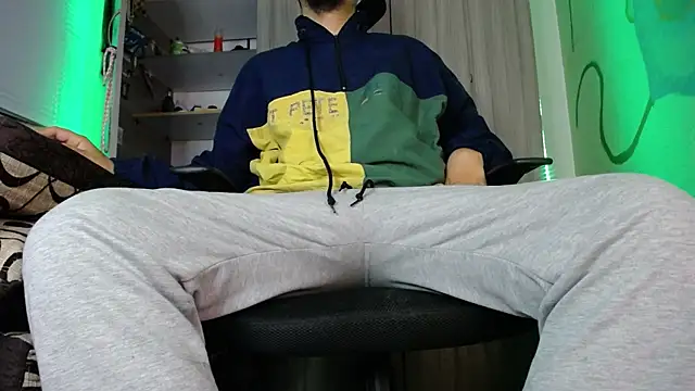 zacwatson  online show from 12-28-24, 05:02