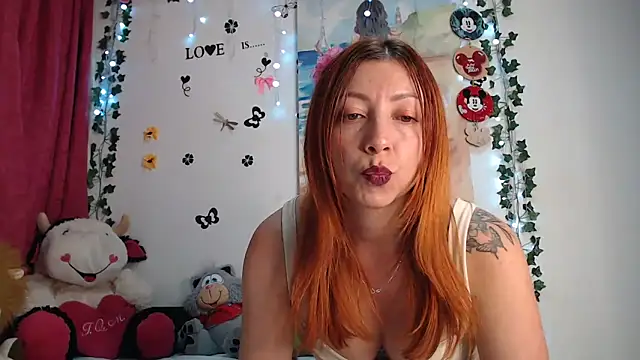 Snapshot of malusexy33 chatting on 02-25-25, 02:14 malusexy33 online show from 02-25-25, 02:14