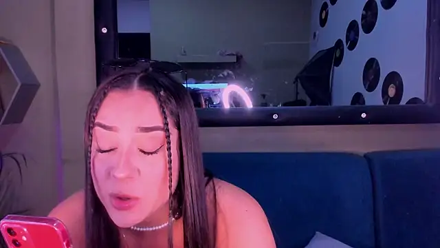 Snapshot of Sussy_Bell01 chatting on 12-16-24, 07:43 Sussy Bell01 online show from 12-16-24, 07:43