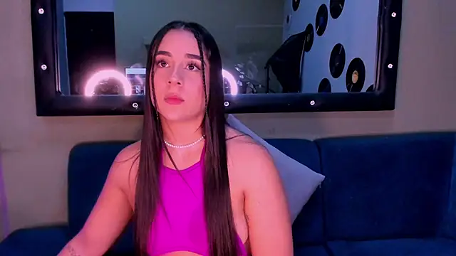 Snapshot of Sussy_Bell01 chatting on 12-18-24, 02:53 Sussy Bell01 online show from 12-18-24, 02:53