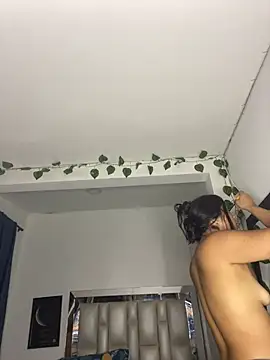 Snapshot of Sussy_Bell01 chatting on 01-27-25, 03:04 Sussy Bell01 online show from 01-27-25, 03:04