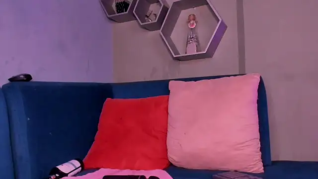 Snapshot of Sussy_Bell01 chatting on 02-27-25, 03:04 Sussy Bell01 online show from 02-27-25, 03:04