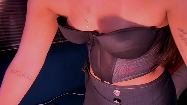 Snapshot of Sussy_Bell01 chatting on 03-05-25, 11:05 Sussy Bell01 online show from 03-05-25, 11:05